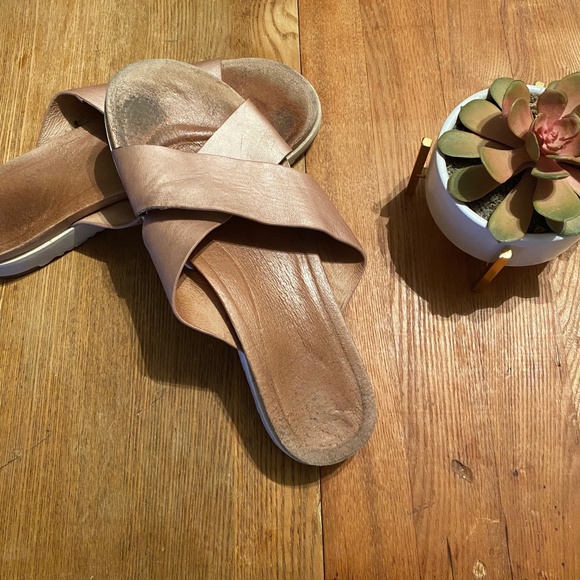 UGG Shoes - Final price 💸 UGG Rose Gold Sandals